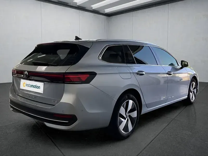 Gebraucht VW Passat 150 PS (110 kW) 2025 Silber Kombi