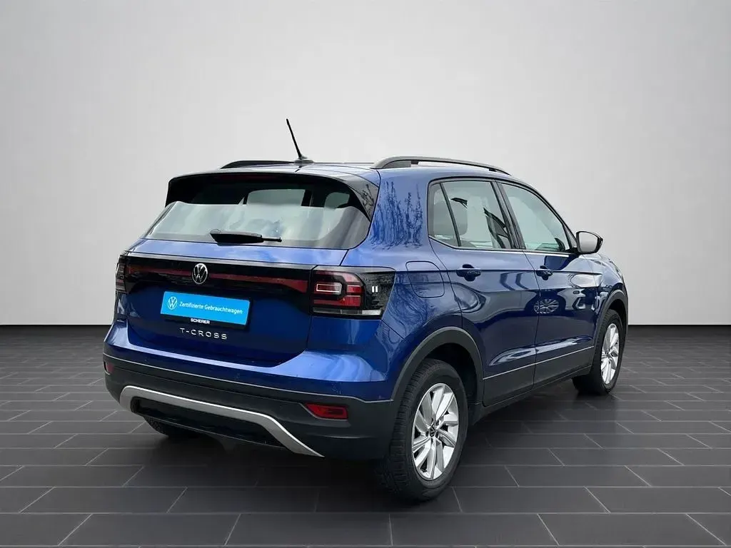 Gebraucht VW T-Cross Life 110 PS (80 kW) 2023 Reef blue metallic SUV