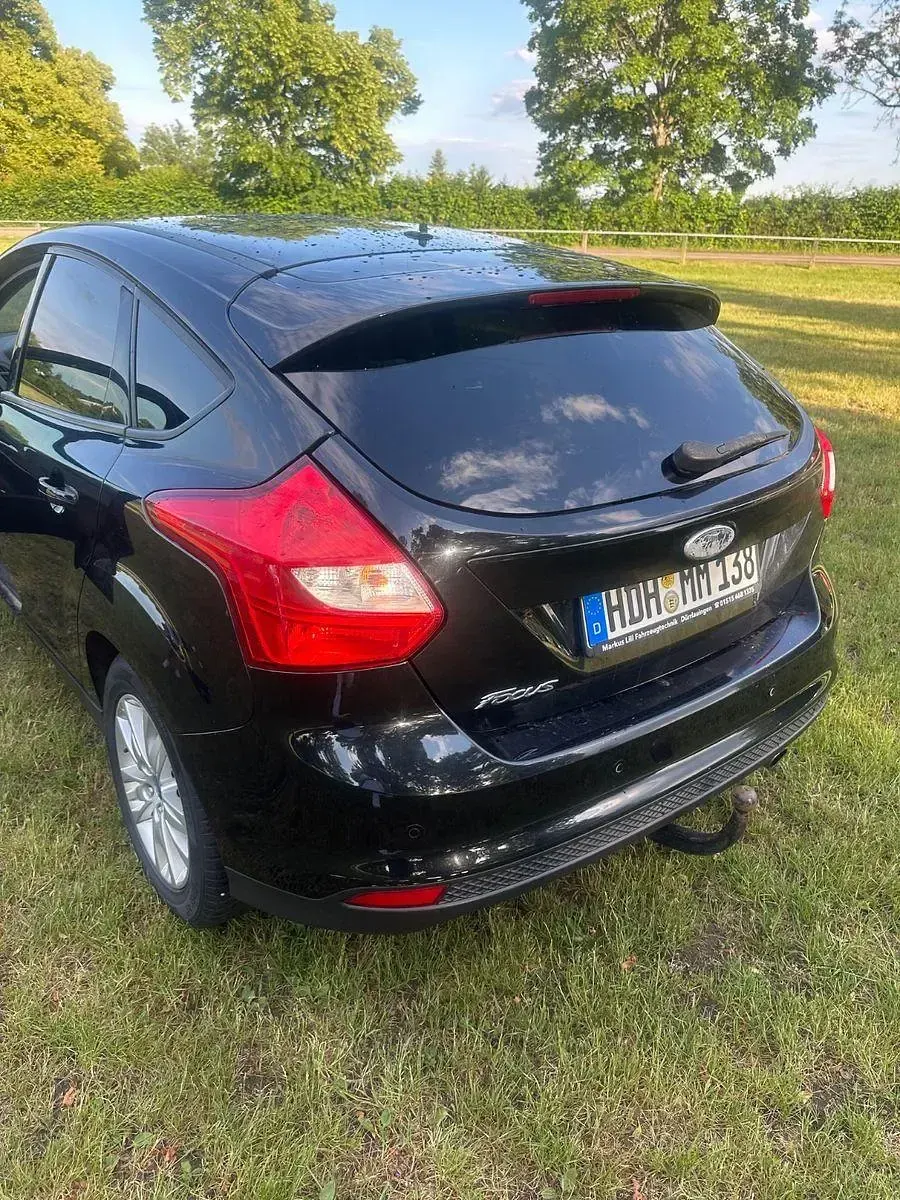 Gebraucht Ford Focus Trend 105 PS (77 kW) 2011 Schwarz Kombi