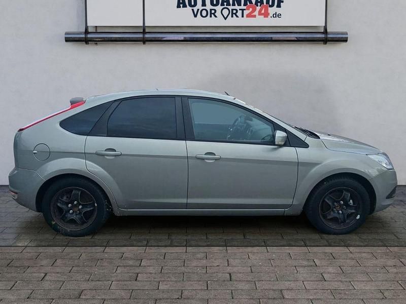 Gebraucht Ford Focus Style 116 PS (85 kW) 2010 Silber Limousine