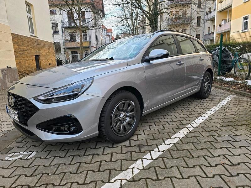 Gebraucht Hyundai i30 101 PS (74 kW) 2024 Grau Kombi