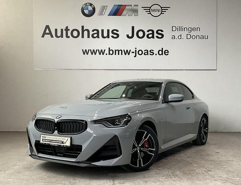 M brooklyn grau Gebraucht 2025 BMW 230 Performance Coupé | 47.950 € (Superpreis) - Bild 1/4