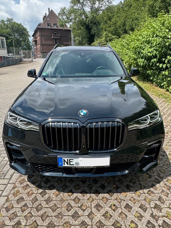 Schwarz Gebraucht 2021 BMW X7 Performance SUV | 63.100 € (Superpreis) - Bild 1/4
