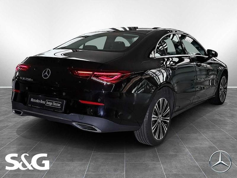 Gebraucht Mercedes CLA250e 160 PS (117 kW) 2022 Schwarz Limousine