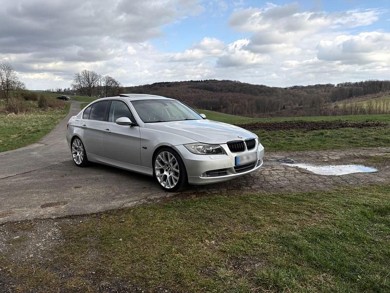 Gebraucht BMW 330 Performance 258 PS (189 kW) 2005 Silber Limousine