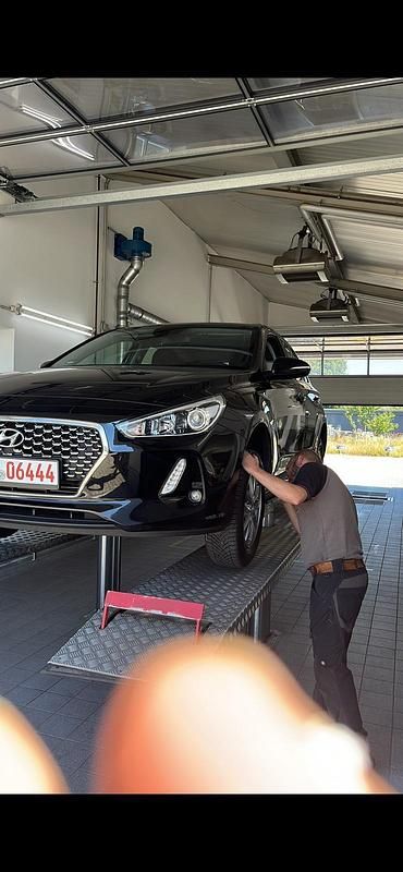 Gebraucht Hyundai i30 120 PS (88 kW) 2017 Schwarz Limousine