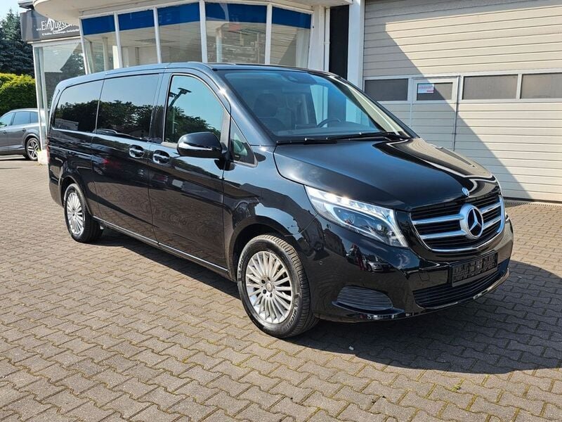 Schwarz Gebraucht 2016 Mercedes V250 Van / Kleinbus | 36.999 € (Fairer Preis) - Bild 1/4