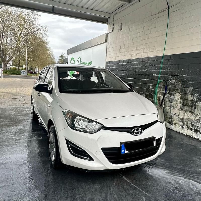 Gebraucht Hyundai i20 85 PS (62 kW) 2013 Weiß Kleinwagen