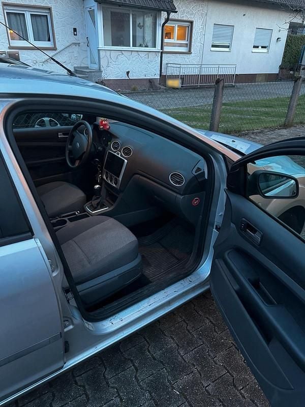 Second-hand Ford Focus 99 CP (72 kW) 2005 Berlinǎ