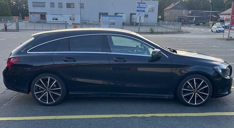 Gebraucht Mercedes CLA200 Shooting Brake Urban 136 PS (100 kW) 2016 Schwarz Kombi
