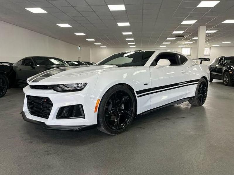 Gebraucht Chevrolet Camaro 275 PS (202 kW) 2023 Weiss