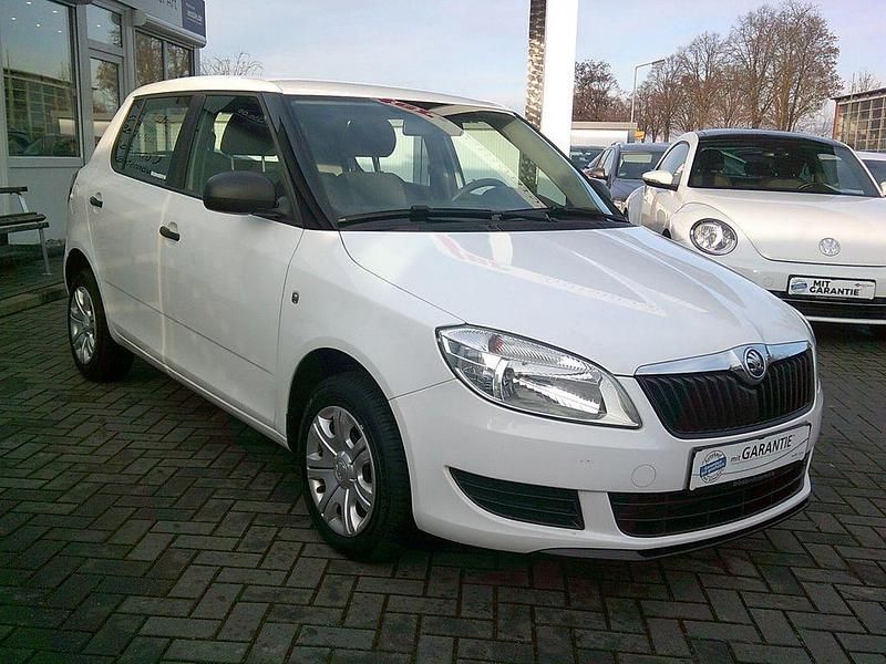 Gebraucht Skoda Fabia Active 75 PS (55 kW) 2013 Weiß Limousine