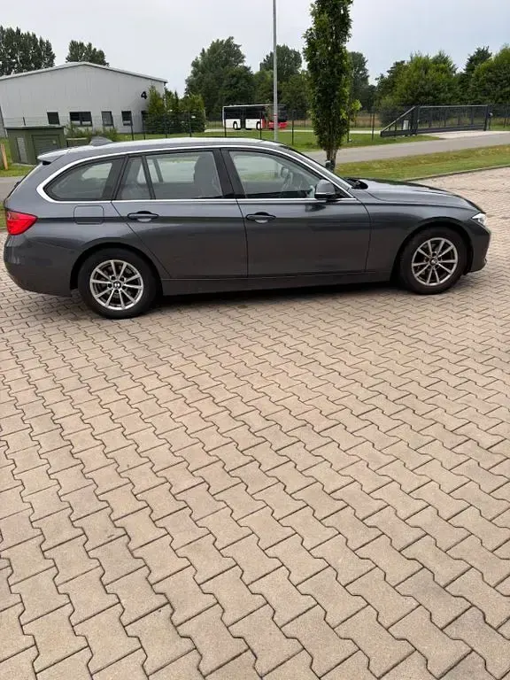 Gebraucht BMW 320 184 PS (135 kW) 2013 Grau Kombi