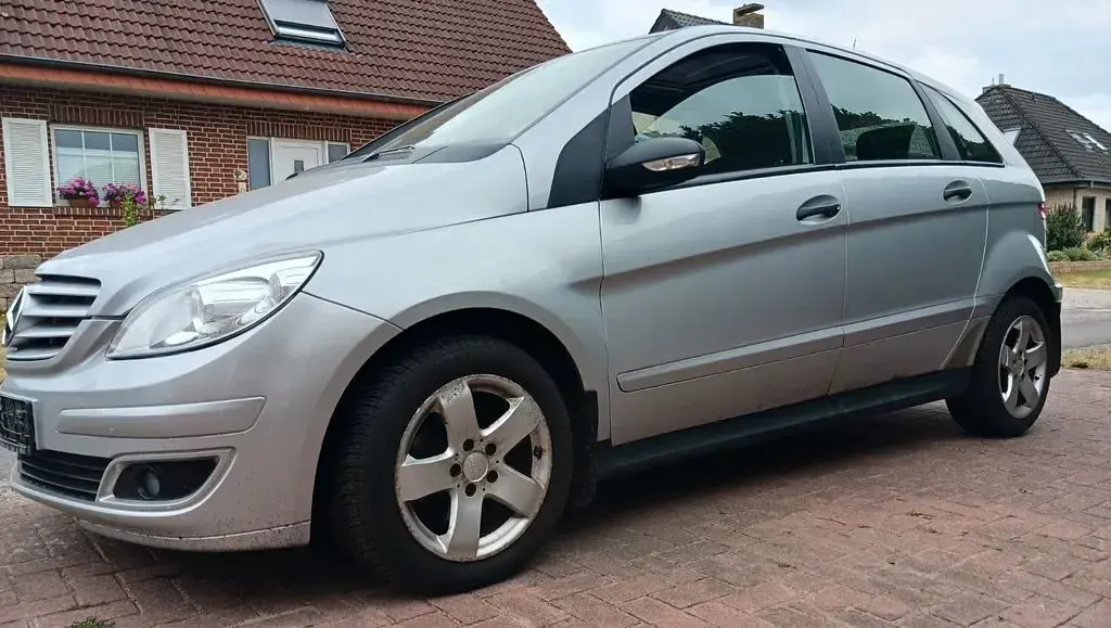 Gebraucht Mercedes B180 109 PS (80 kW) 2005 Silber Van / Kleinbus