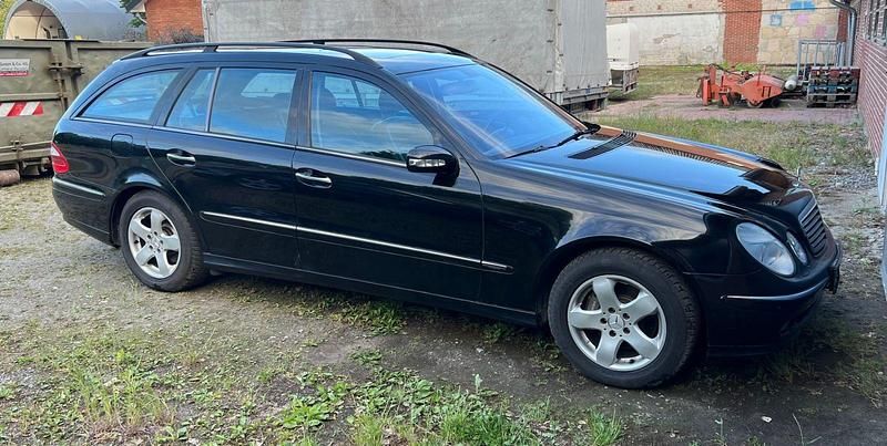 Gebraucht Mercedes E320 Avantgarde 204 PS (150 kW) 2003 Schwarz Kombi