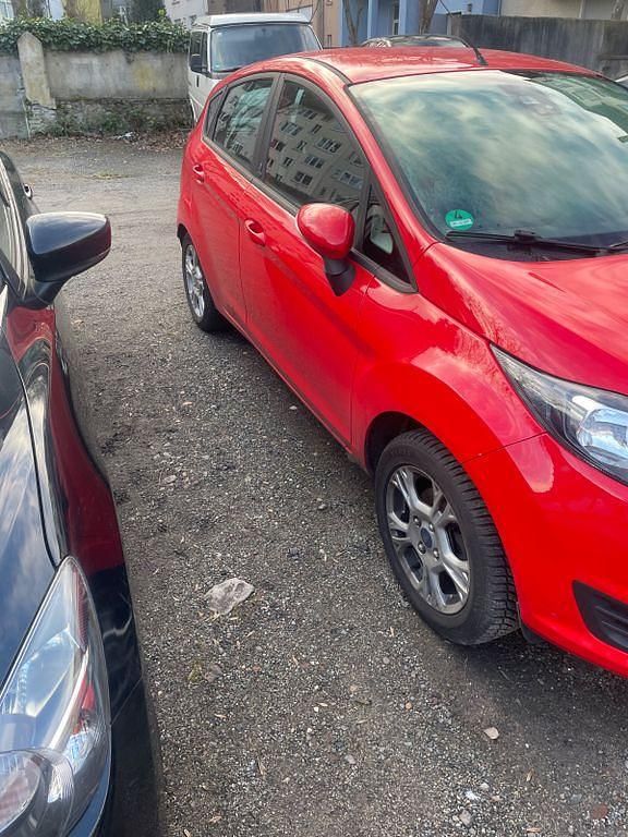 Gebraucht Ford Fiesta 80 PS (58 kW) 2013 Rot Limousine