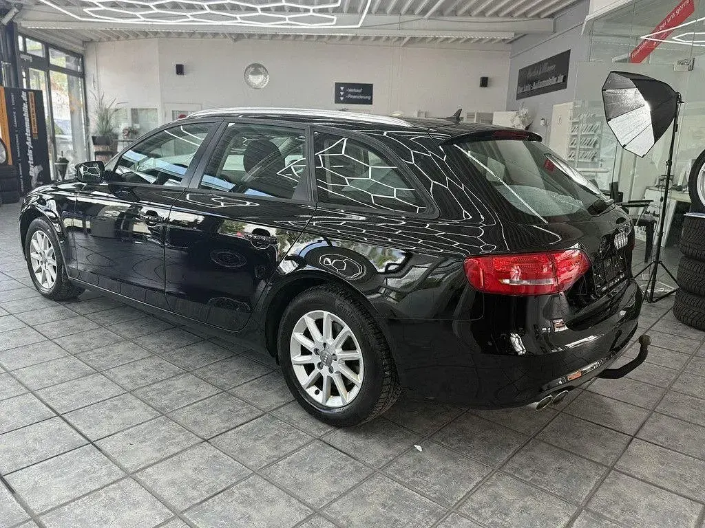 Gebraucht Audi A4 Attraction 150 PS (110 kW) 2014 Schwarz Kombi