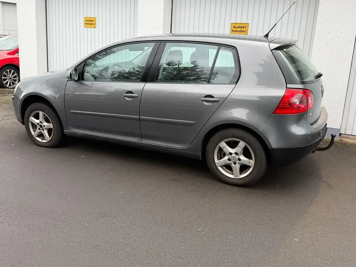 Gebraucht VW Golf V 102 PS (75 kW) 2005 Silber Kleinwagen