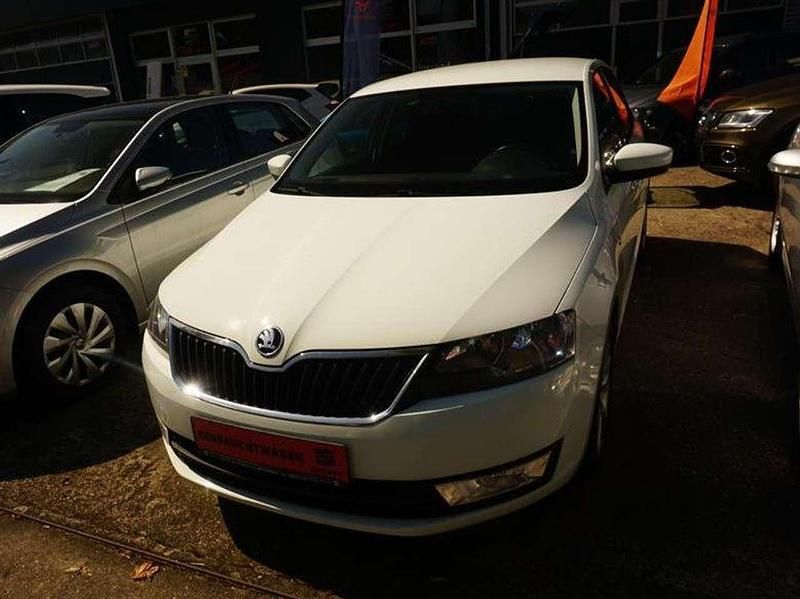Gebraucht Skoda Rapid Drive 105 PS (77 kW) 2015 Laserweiss Kleinwagen
