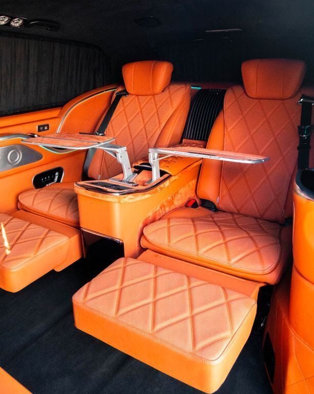 Schwarz Gebraucht 2025 Mercedes V300 Luxury Van / Kleinbus | 185.000 € - Bild 1/4