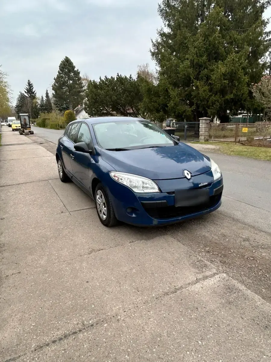 Gebraucht Renault Mégane 101 PS (74 kW) 2011 Blau Kleinwagen