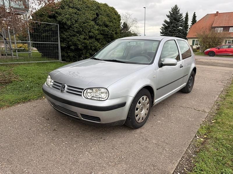 Silber Gebraucht 2000 VW Golf IV Kleinwagen | 600 € (Superpreis) - Bild 1/4