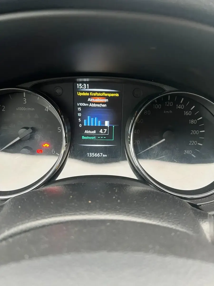 Gebraucht Nissan Qashqai 136 PS (100 kW) 2015 Weiß SUV