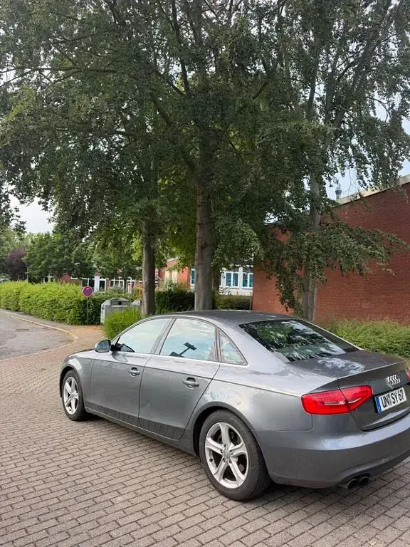 Gebraucht Audi A4 Ambition 120 PS (88 kW) 2012 Grau Limousine