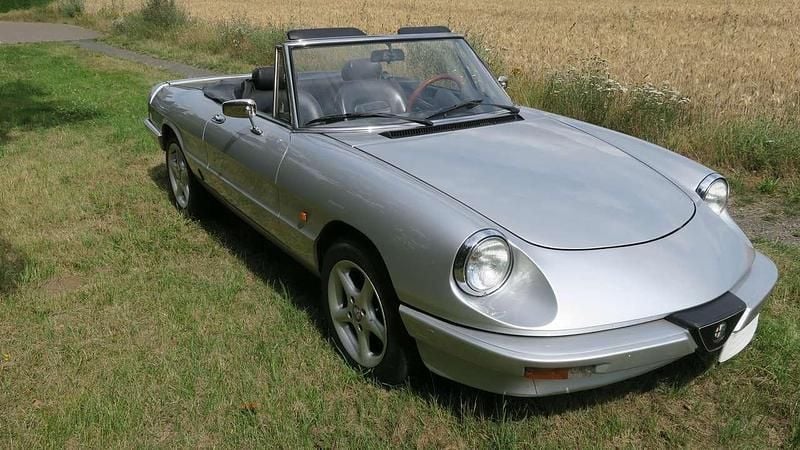 Silber Gebraucht 1985 Alfa Romeo Spider Cabrio | 19.990 € - Bild 1/4