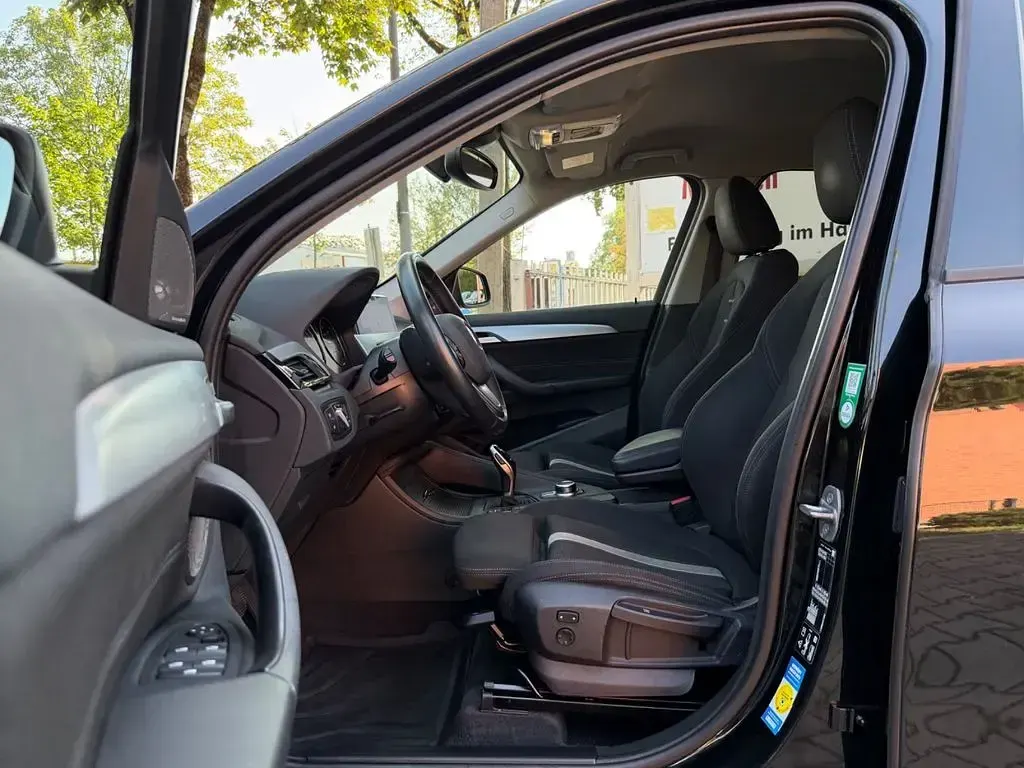Gebraucht BMW X1 Sport Line 190 PS (139 kW) 2022 Schwarz SUV