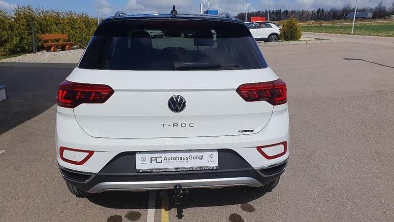 Second-hand VW T-Roc Style 190 CP (139 kW) 2023 Alb SUV