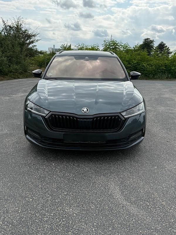 Grau Gebraucht 2021 Skoda Octavia Business Line Kombi | 12.200 € (Superpreis) - Bild 1/4