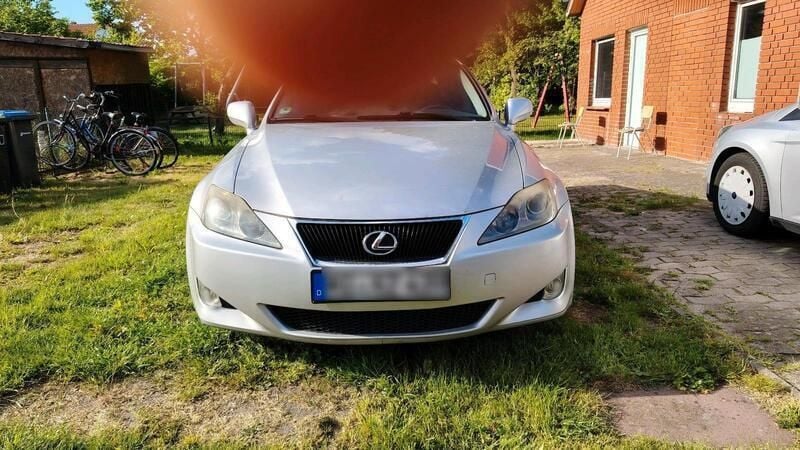 Silber Gebraucht 2007 Lexus IS220d Limousine | 2.900 € (Guter Preis) - Bild 1/4