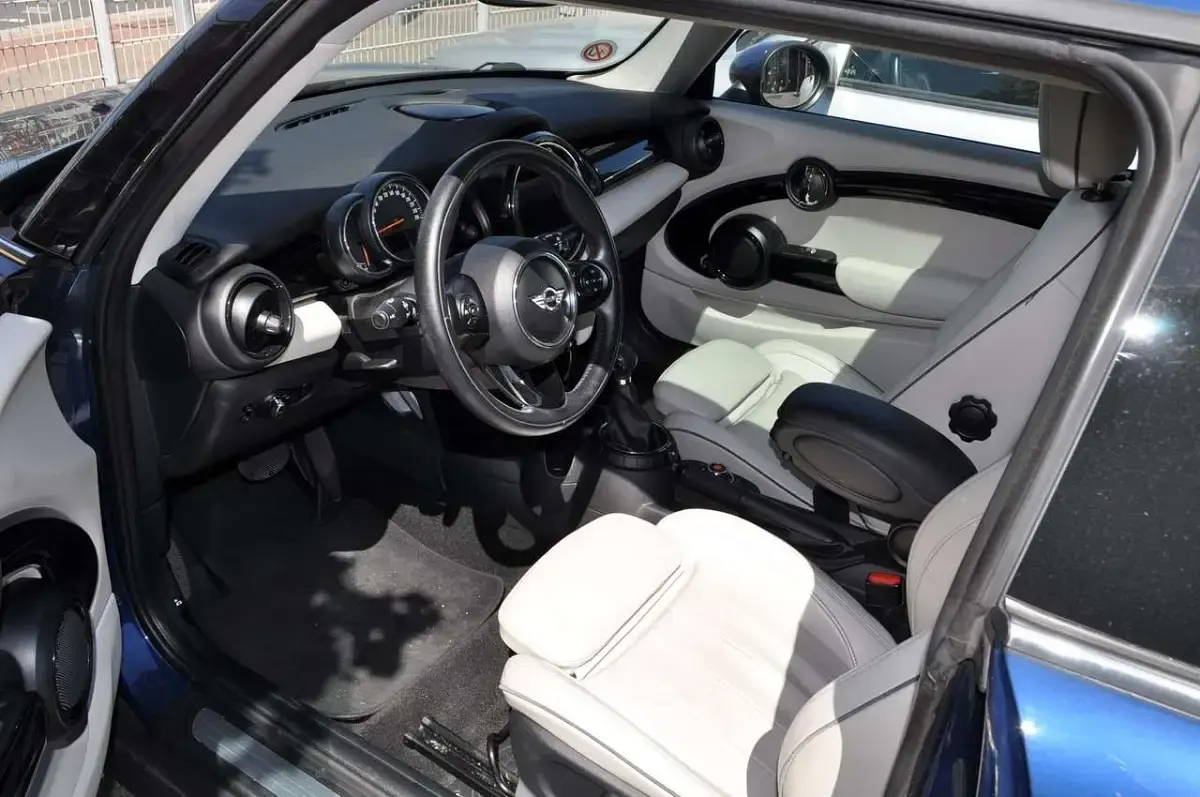 Gebraucht Mini Cooper 136 PS (100 kW) 2015 Deep blue metallic Kleinwagen