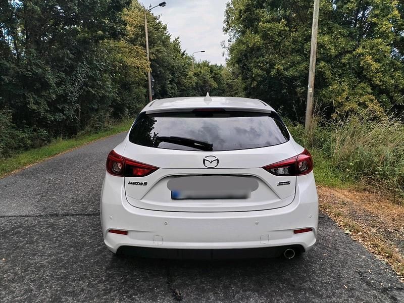 Gebraucht Mazda 3 105 PS (77 kW) 2017 Weiß Limousine