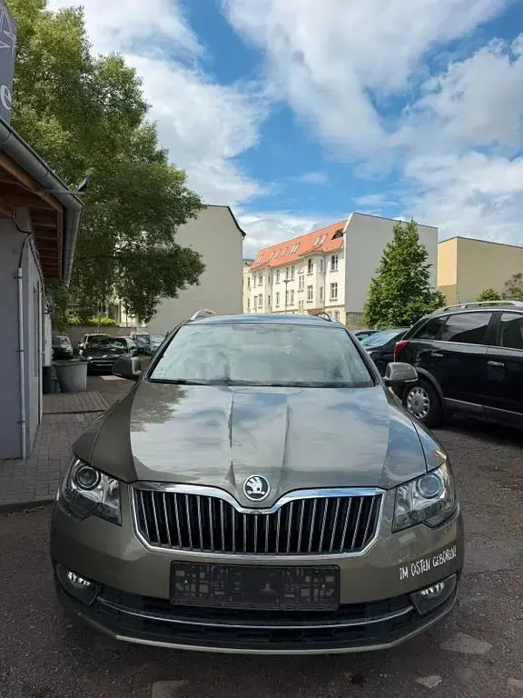 Gebraucht Skoda Superb Elegance 170 PS (125 kW) 2014 Grün Kombi