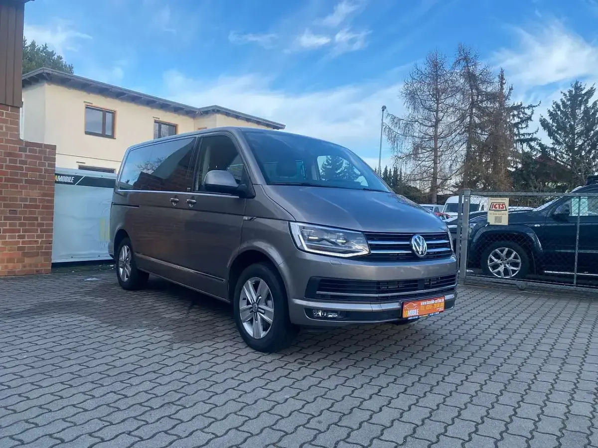 Gebraucht VW Multivan Generation Six 204 PS (150 kW) 2018 Mojave beige metallic Van / Kleinbus