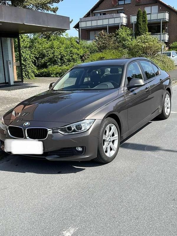 Braun Gebraucht 2014 BMW 318 Gran Turismo Luxury Line Limousine | 13.900 € (Fairer Preis) - Bild 1/4