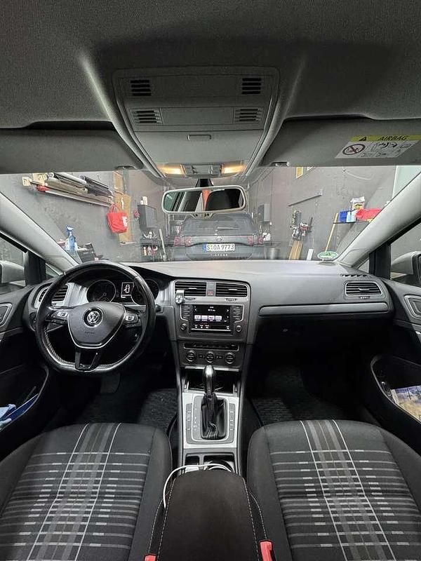 Schwarz Gebraucht 2015 VW Golf VII LOUNGE Kleinwagen | 10.900 € (Teuer) - Bild 1/4