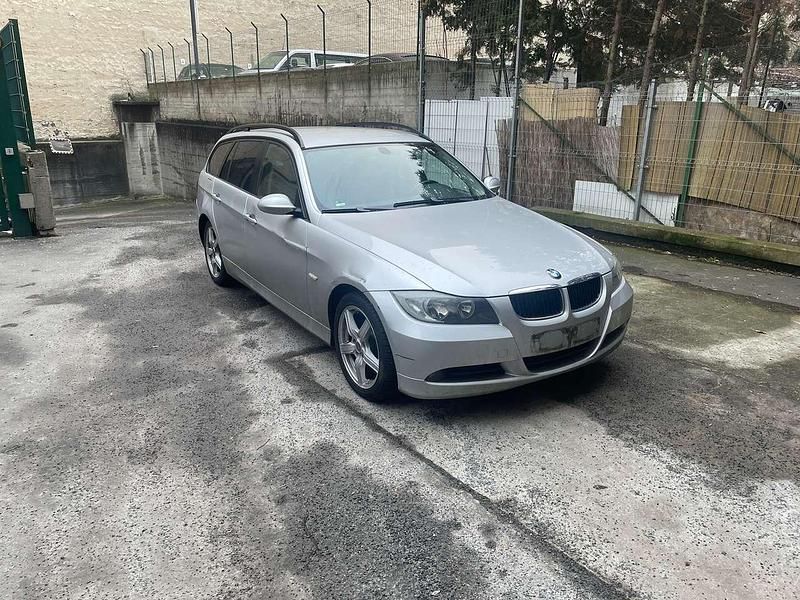 Titansilber metallic Gebraucht 2006 BMW 320 Kombi | 2.300 € (Superpreis) - Bild 1/4
