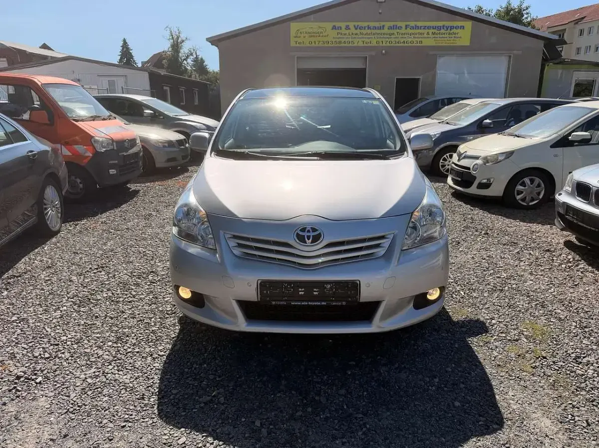 Gebraucht Toyota Verso Multidrive S 147 PS (108 kW) 2011 Grau Van / Kleinbus