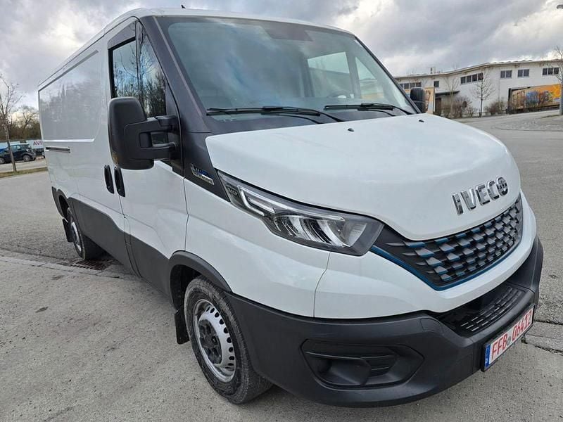 Gebraucht Iveco Daily 136 PS (100 kW) 2019 Weiß Limousine
