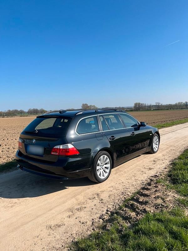 Gebraucht BMW 523 177 PS (130 kW) 2007 Schwarz Kombi