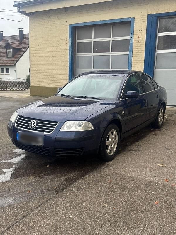 Blau Gebraucht 2002 VW Passat Limousine | 1.900 € (Fairer Preis) - Bild 1/4
