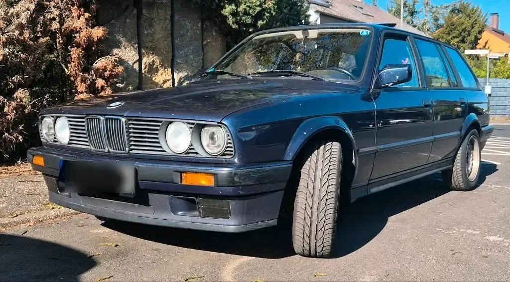 Gebraucht BMW 320 129 PS (94 kW) 1988 Blau Kombi