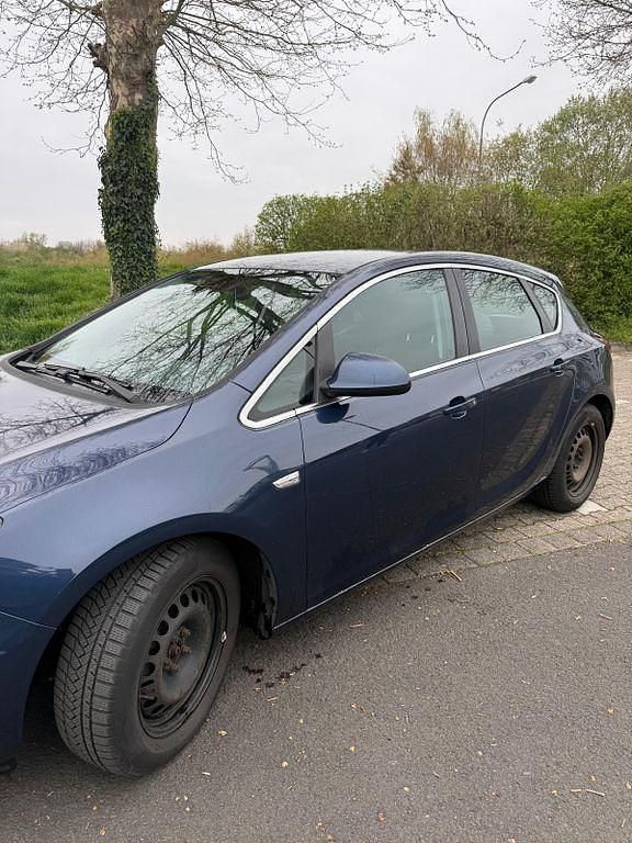 Gebraucht Opel Astra Cosmo 140 PS (102 kW) 2010 Blau Limousine