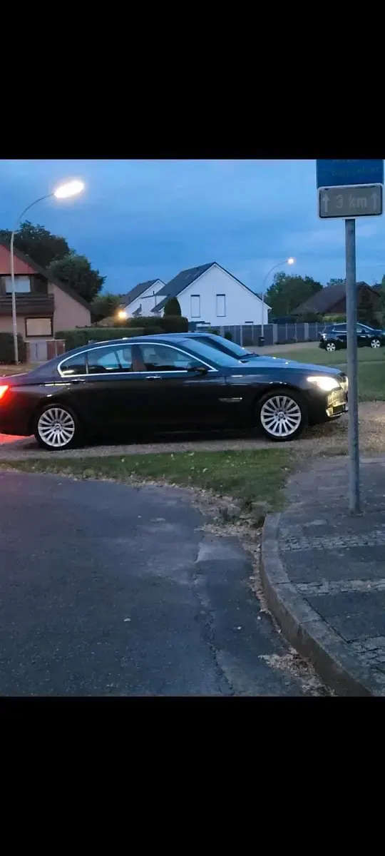 Gebraucht BMW 740 326 PS (239 kW) 2009 Schwarz Limousine