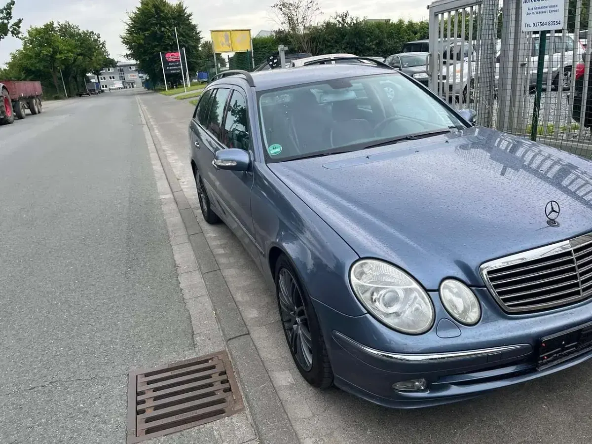 Gebraucht Mercedes E220 Avantgarde 150 PS (110 kW) 2003 Blau Kombi