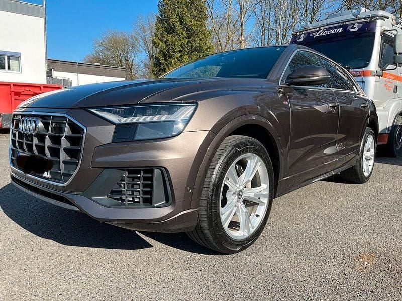 Braun Gebraucht 2019 Audi Q8 S-Line SUV | 44.900 € (Superpreis) - Bild 1/4