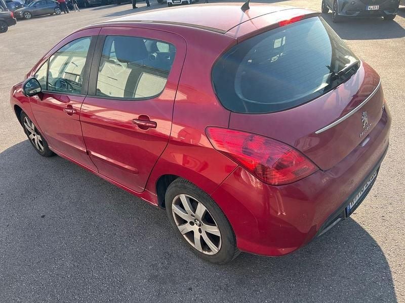 Gebraucht Peugeot 308 Active 156 PS (114 kW) 2012 Rot Limousine